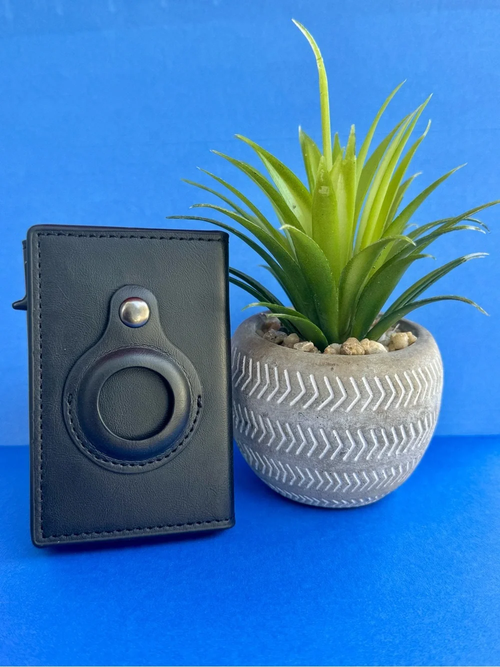 Minimalist Pop-Up Wallet in Black with AirTag Holder & RFID Blocking - Brand New